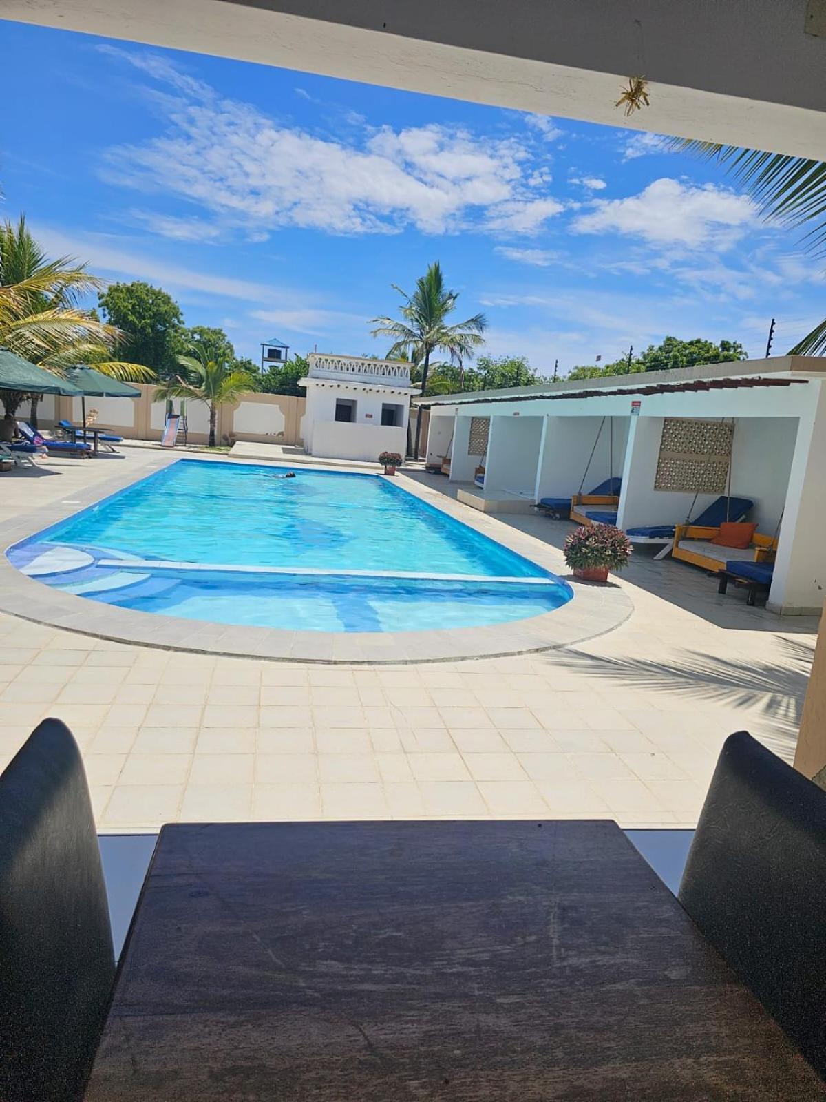 Leomilo Holidays Diani Beach Exterior photo